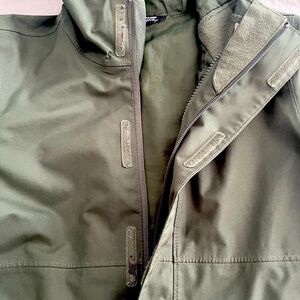 Boys North Face Jacket - Olive Green. Size Small